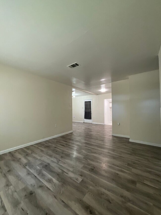 Foto del edificio - 1314 Oak Dr