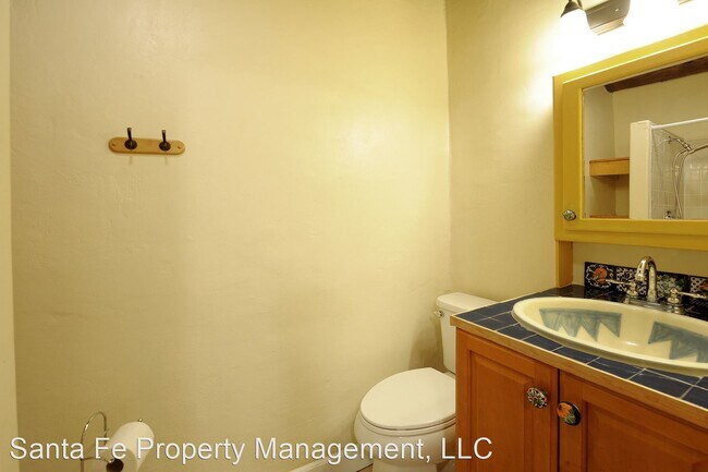 Building Photo - 1 br, 1 bath House - 132 W. Buena Vista