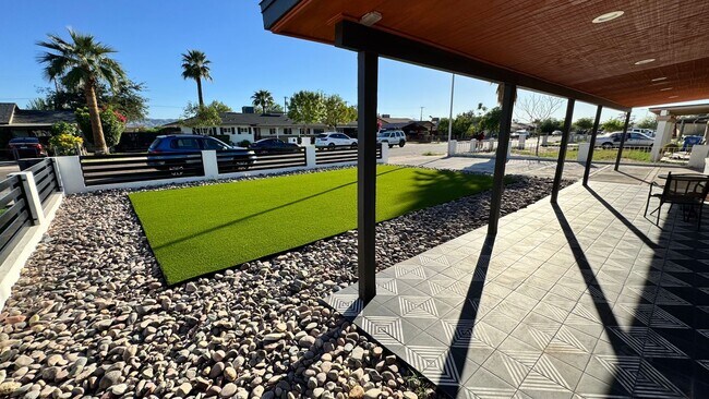 Building Photo - ? Renovated 4 Bedroom, 2 Bathroom Home in ...