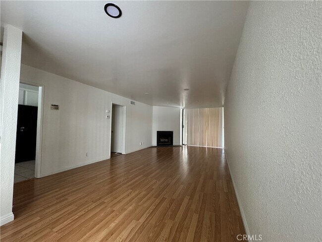 Foto del edificio - 4141 Via Marisol