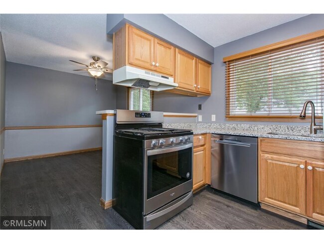 Building Photo - 4826 Grenwich Way N