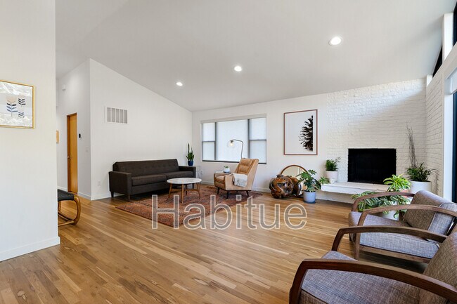 Foto del edificio - 3132 Crane Creek Rd