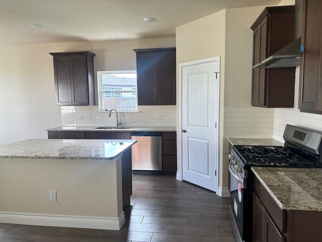 Building Photo - 105 Troubador Ln