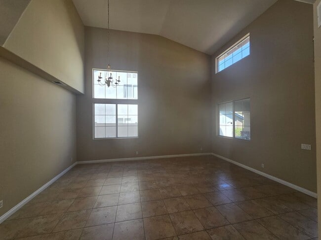 Foto del edificio - 2382 MacBeth Ave