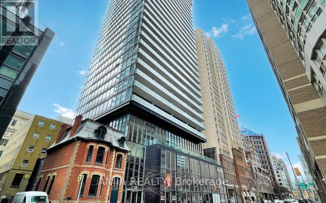 Primary Photo - 15-915 Grenville St