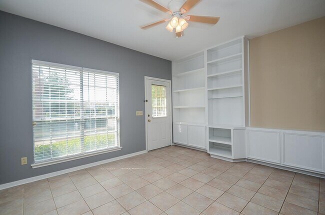 Foto del edificio - 2930 Grants Lake Blvd