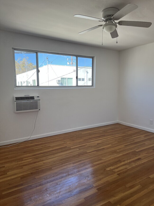 Foto del edificio - 423 S Maple Dr