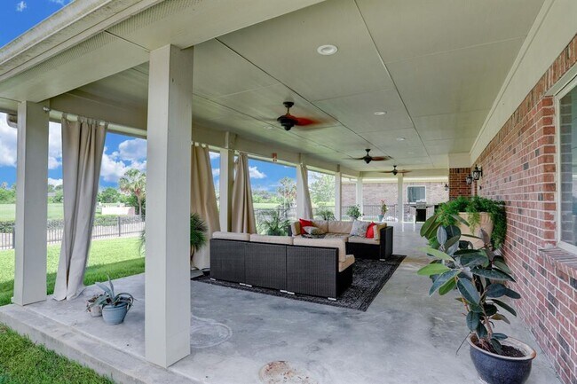 Building Photo - 307 Twin Timbers Ln