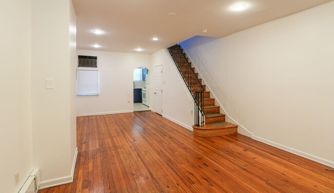 Building Photo - 2127 S Beechwood St