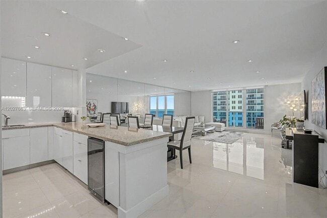 Building Photo - 2301 Collins Ave