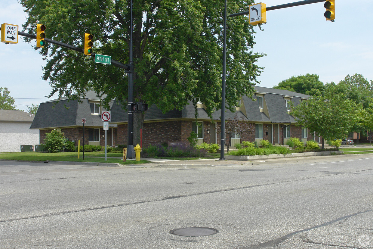 Parkview Apartments Apartments In Holland Mi