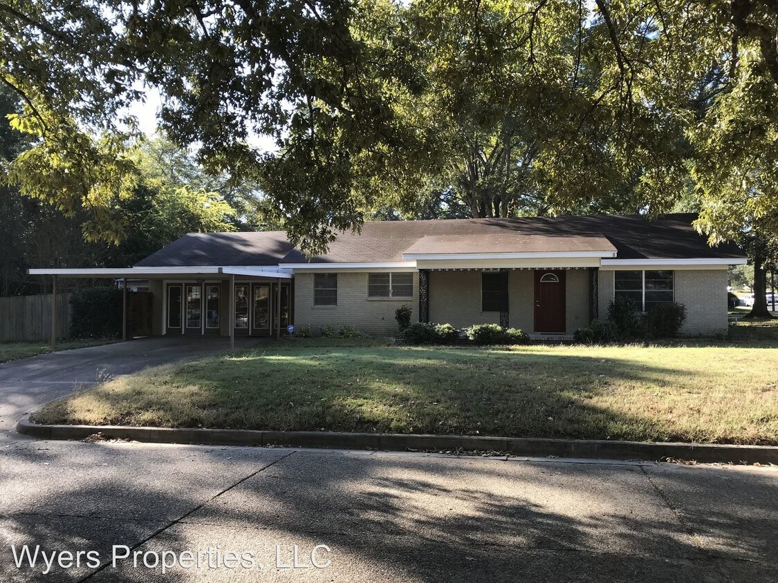 1004 Kay St, Kilgore, TX 75662 House for Rent in Kilgore, TX