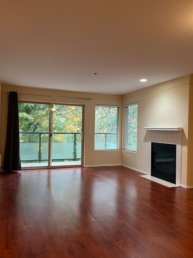 Foto del edificio - Updated End Unit Tukwila Condo