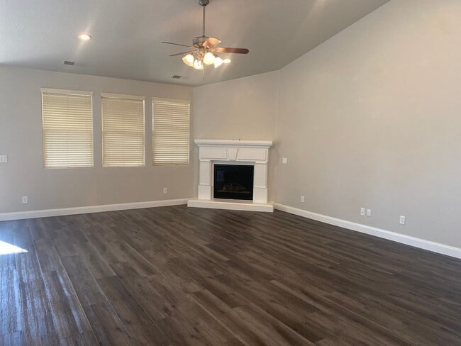Building Photo - Recently Updated home in quite neighborhoo...
