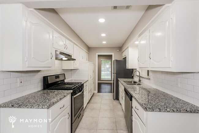 Foto del edificio - 1040 Rosewood Dr