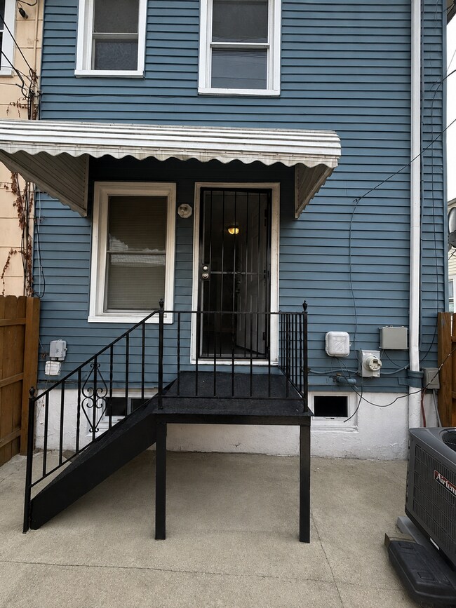 Foto del edificio - 4110 Curtis Ave