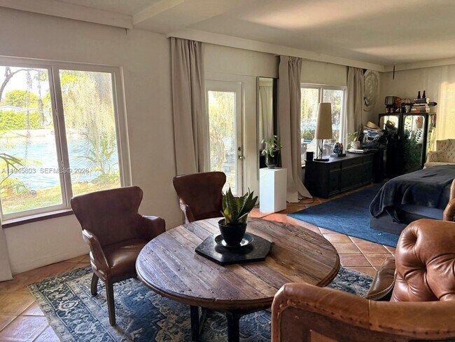 Foto del edificio - 1785 Calais Dr