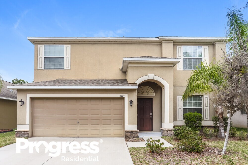 Foto principal - 13174 Royal Pines Ave