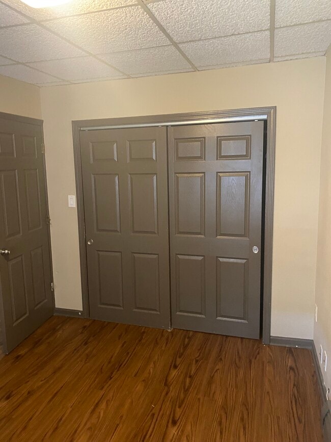 Dormitorio - 3450 W Le Moyne St