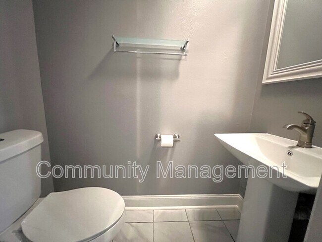 Foto del edificio - 913 W Rothland St