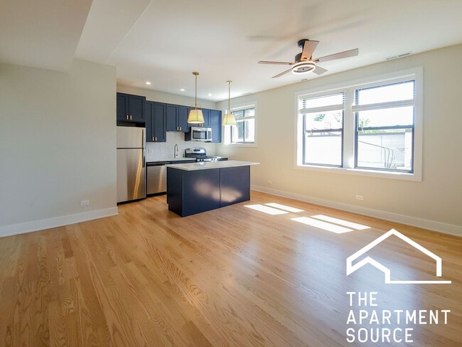 Photo - 2020 W Montrose Ave Apartment