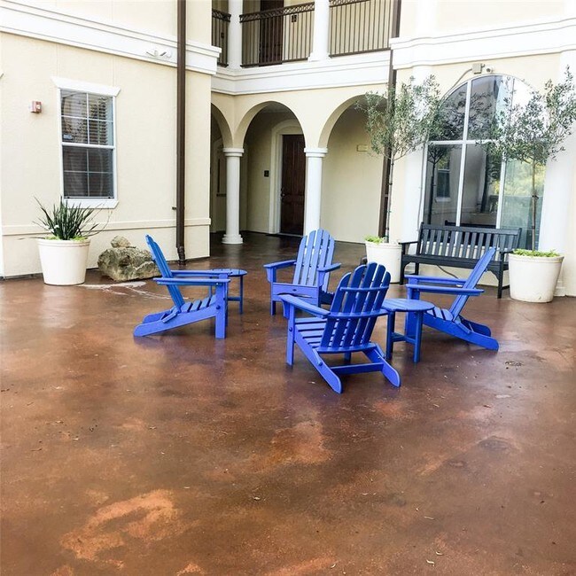 Foto del edificio - 7134 Mapleridge St