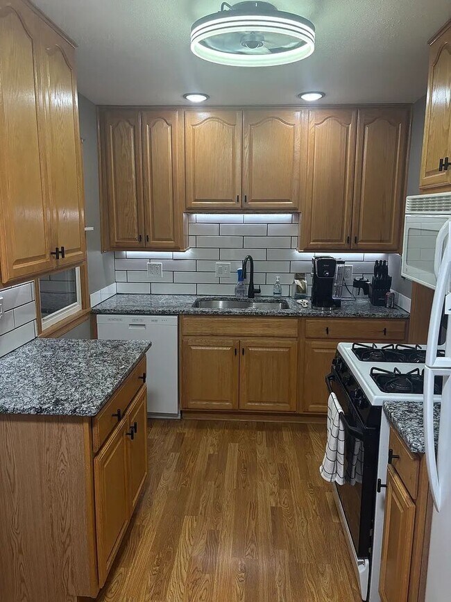 Foto del edificio - Massive Parking + Finished Basement Near UNMC & Downtown – $2,000/mo