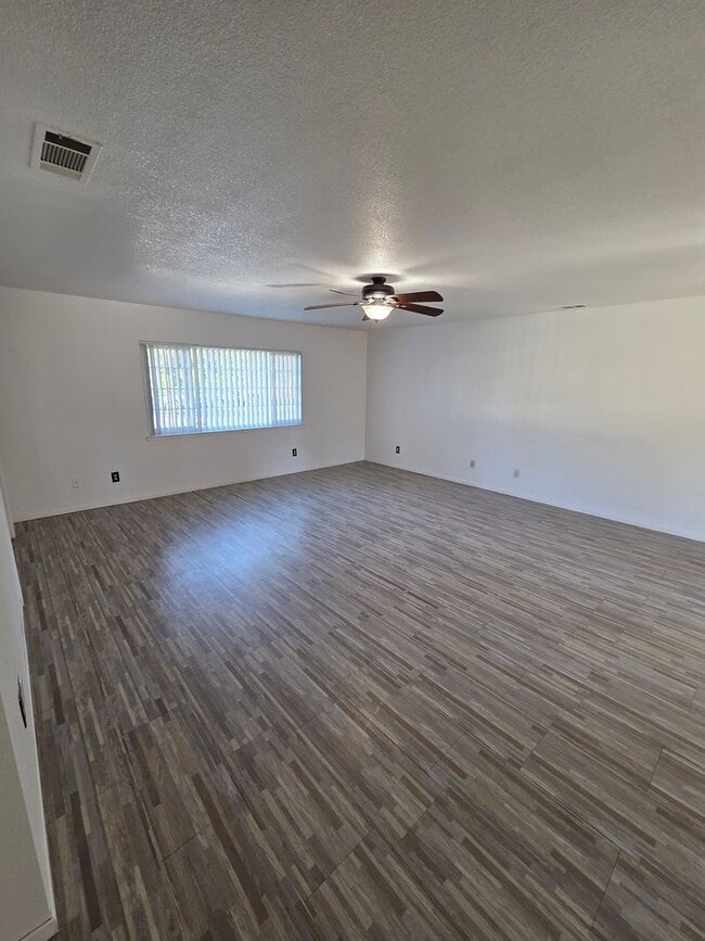 Foto del edificio - 1460 Linden Way