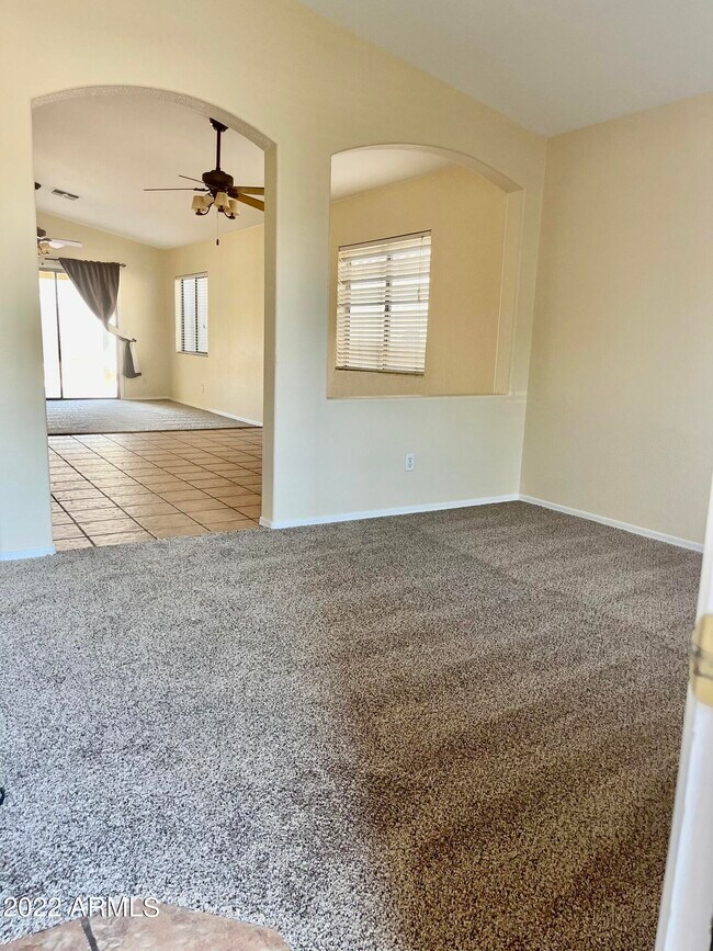 Foto del edificio - 13002 W Hearn Rd