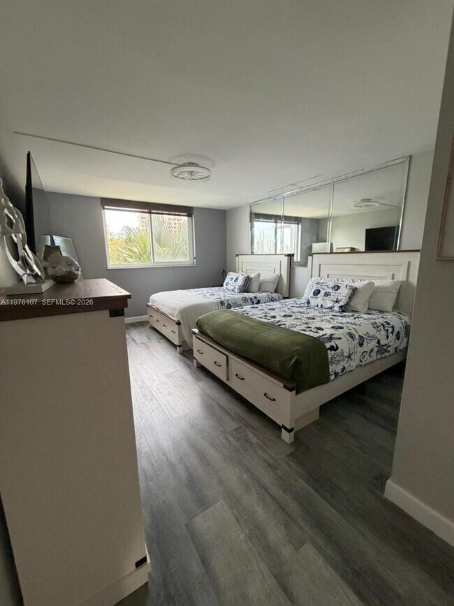 Foto del edificio - 4000 NE 170th St