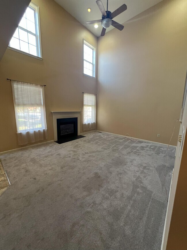 Building Photo - 202 Castle Dr