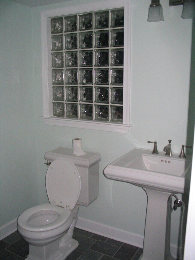 Foto del edificio - 1811 Kilbourne Pl NW