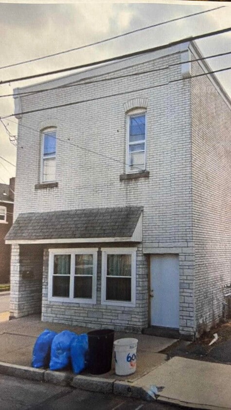 Building Photo - 122 Wood St