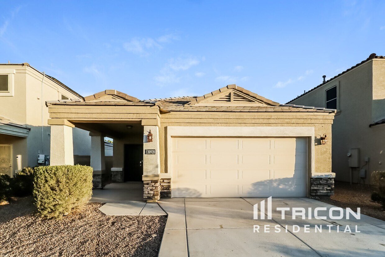 Foto principal - 30928 W Picadilly Rd