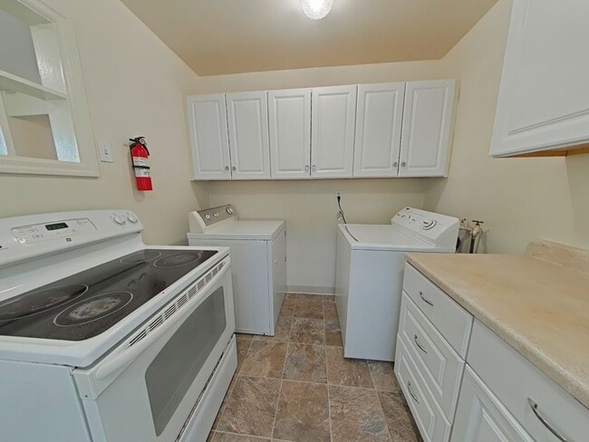 Foto del edificio - FALL SPECIAL ~ $920 OFF FIRST MONTH RENT