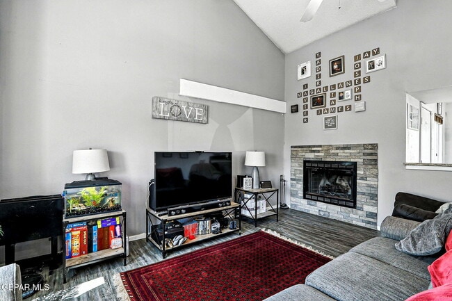 Building Photo - 3712 La Cuesta Dr