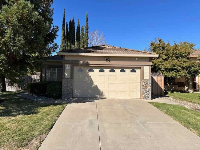Foto del edificio - Remodeled 3 Bedroom Elk Grove House