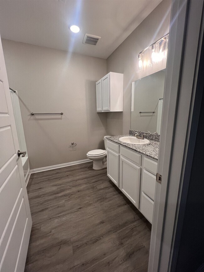 Foto del edificio - 2109 Auburndale Ave