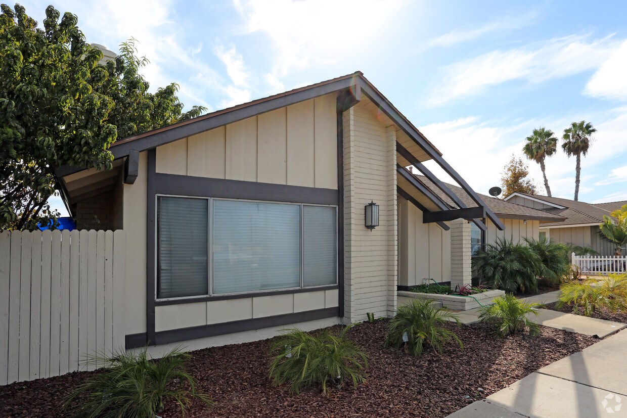 Building Photo - 16532 Goldenwest St