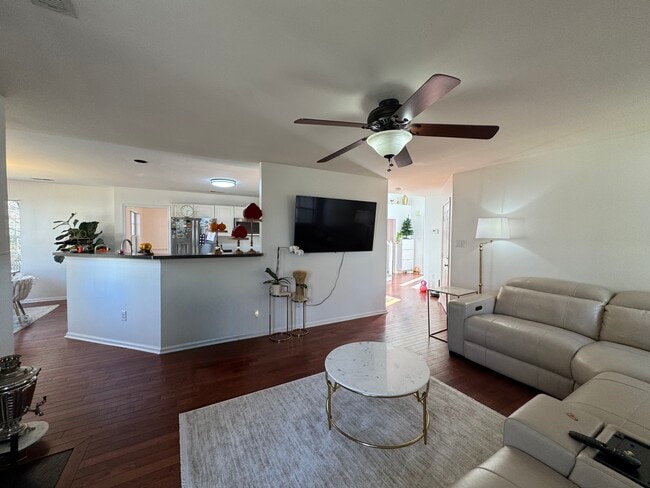 Foto del edificio - 4233 Rosewood Ct