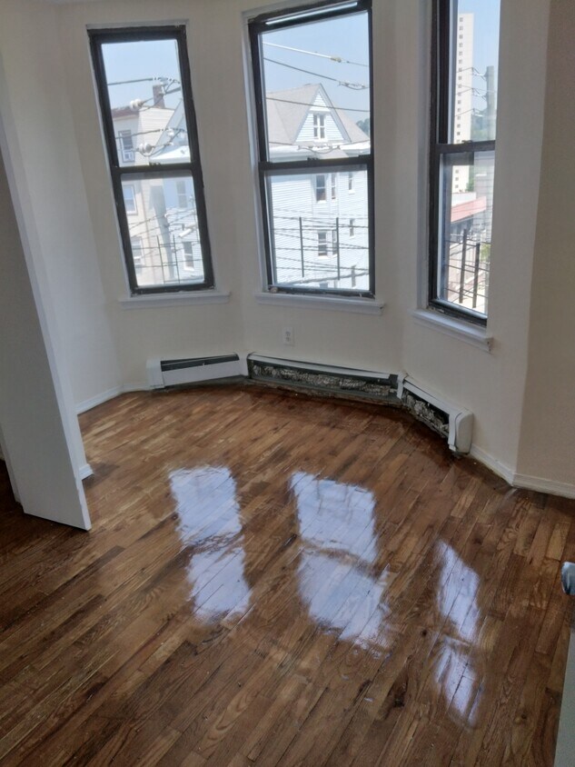 Foto principal - 102 Ash St