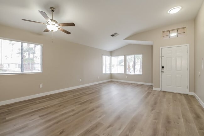 Building Photo - 4421 La Lima Ct