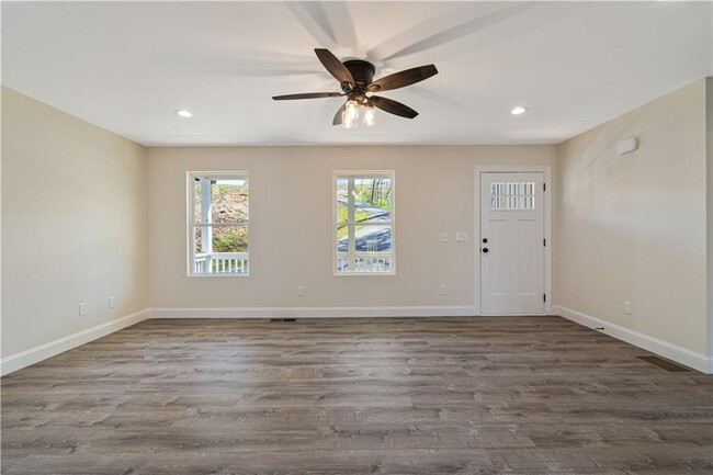 Foto del edificio - 230 Grand Oak Ln