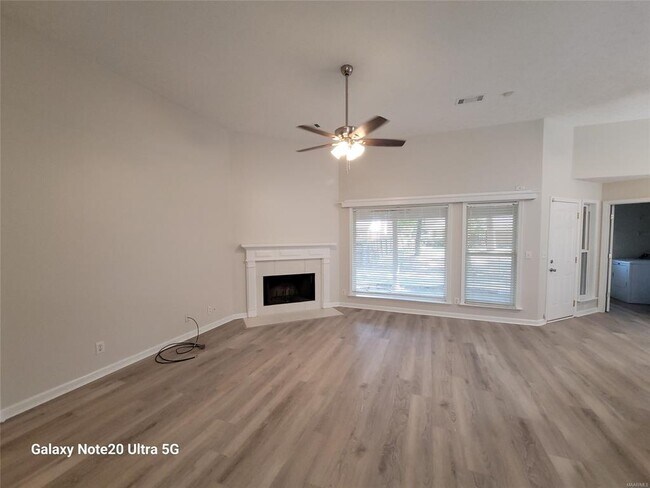 Foto del edificio - 6404 Deerwood Pl