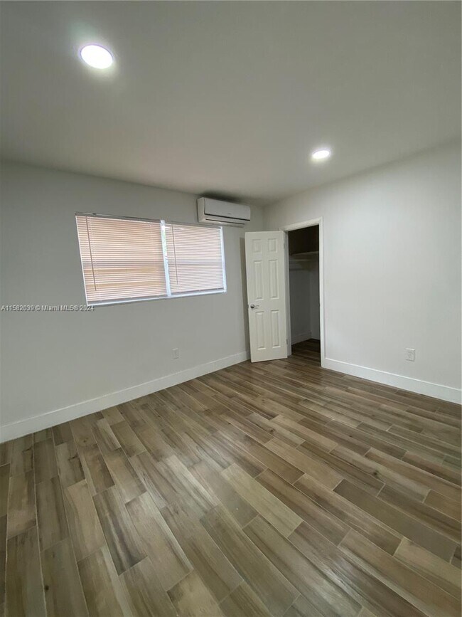 Foto del edificio - 365 NE 55th Terrace