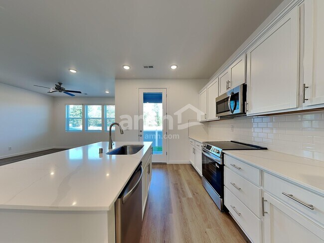 Building Photo - 5118 Turnstone St SE