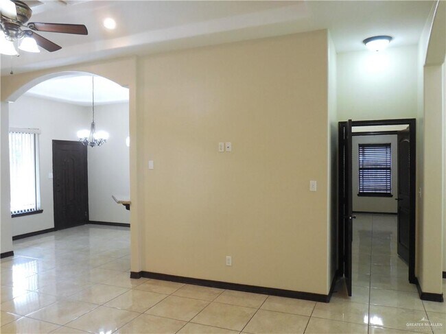 Foto del edificio - 6225 N 45th St