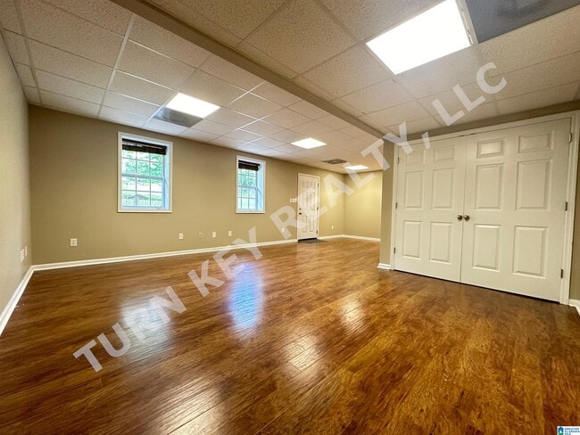 Building Photo - 110 Clay Dr