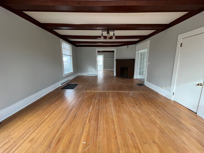 Foto del edificio - 1140 N Church St