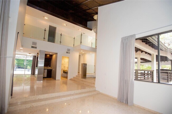 Building Photo - 560 Gate Ln